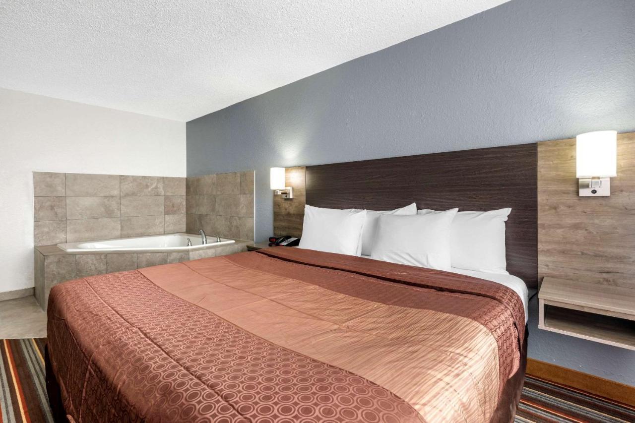 Quality Inn & Suites Sulphur Springs Eksteriør billede